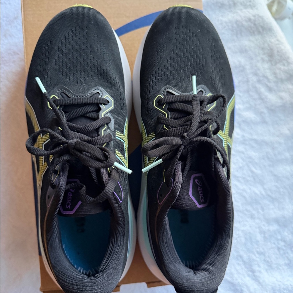 ASICS Women's Black Running Shoe with Blue-Purple Gradient Midsole 9.5 Wide - Picture 11 of 12
